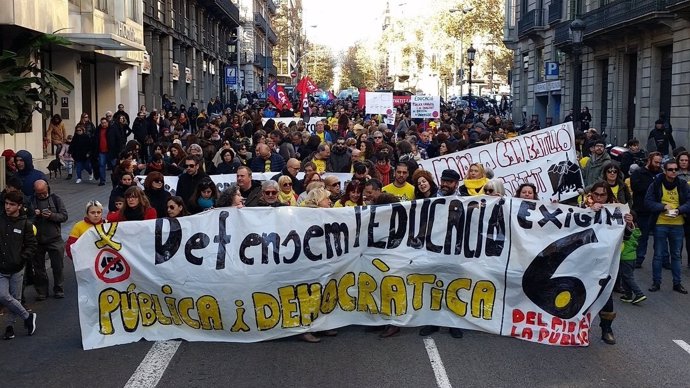 Manifestación por la educación pública en Barcelona