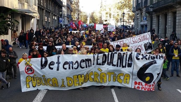 Manifestació per l'educació pública a Barcelona
