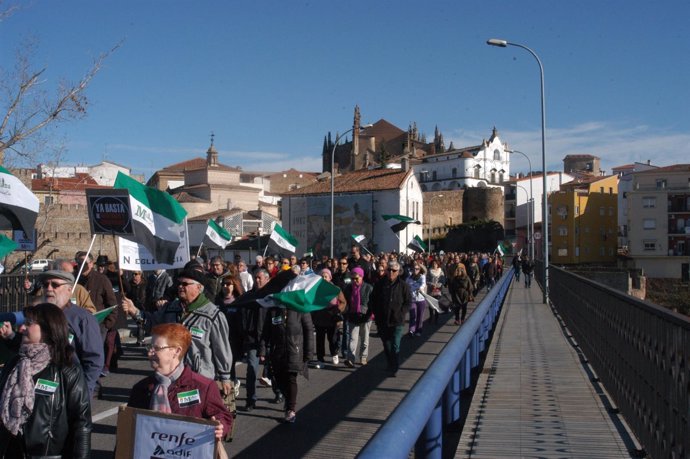 Manifestación por un tren digno en Plasencia