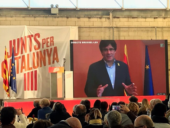  Carles Puigdemont en un acte de JuntsxCat
