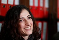 Un tribunal pone en libertad a la espera de juicio a una periodista alemana detenida en Turquía