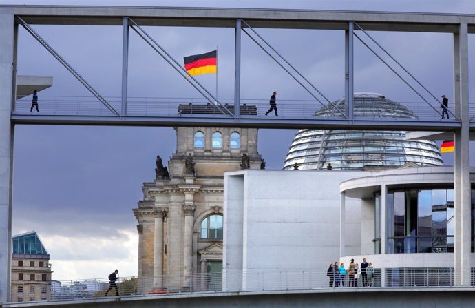 Berlín con el Bundestag de fondo