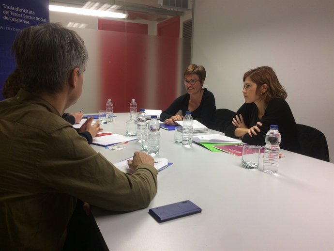 Elisenda Alamany i Marta Ribas (CatECP) amb la Taula del Tercer Sector
