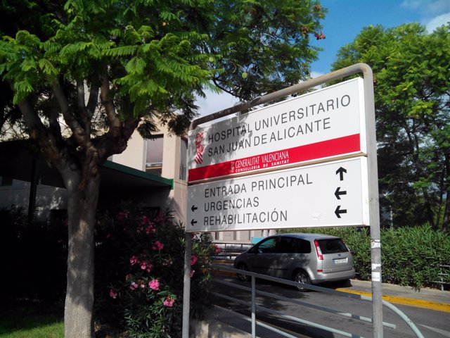 Entrada a las Urgencias del Hospital de Sant Joan d'Alacant