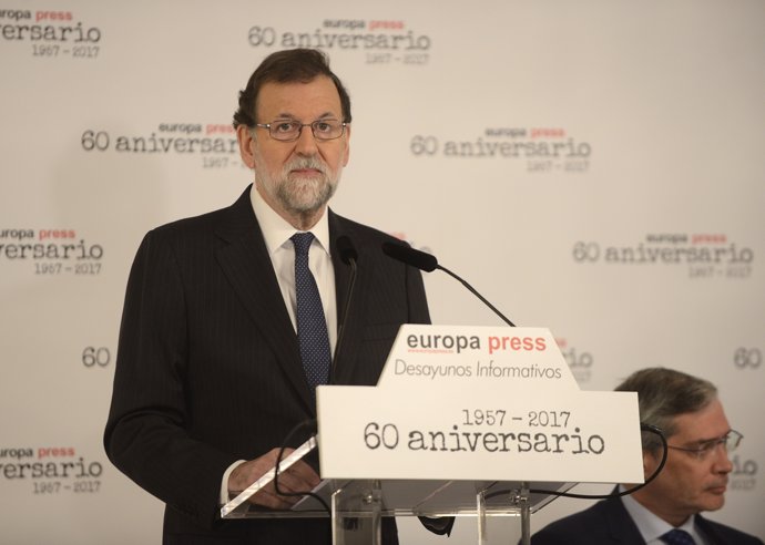 Fwd: Selección De Imágenes Desayuno Informativo Con Mariano Rajoy, Presidente De