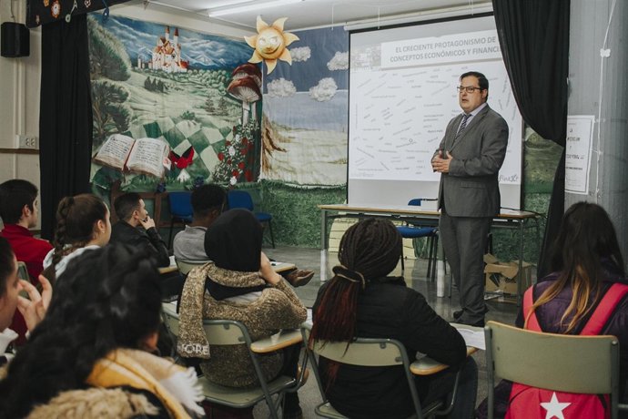 Unicaja Acerca Un Año Más La Educación Financiera A Los Estudiantes De Bachiller
