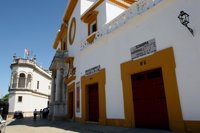 Patrimonio aprueba nuevos pasillos en la Maestranza de Sevilla, restaurar la veleta de Artillería y obras en Santa Cruz