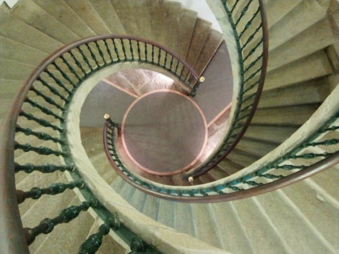 Escalera helicoidal del Museo do Pobo Galego