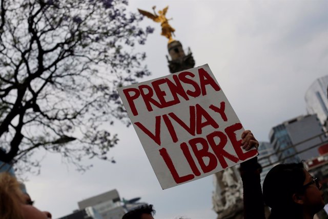 Manifestación de apoyo a los periodistas en México