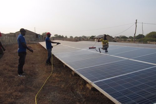 Paneles solares en Sakarou (Benín)