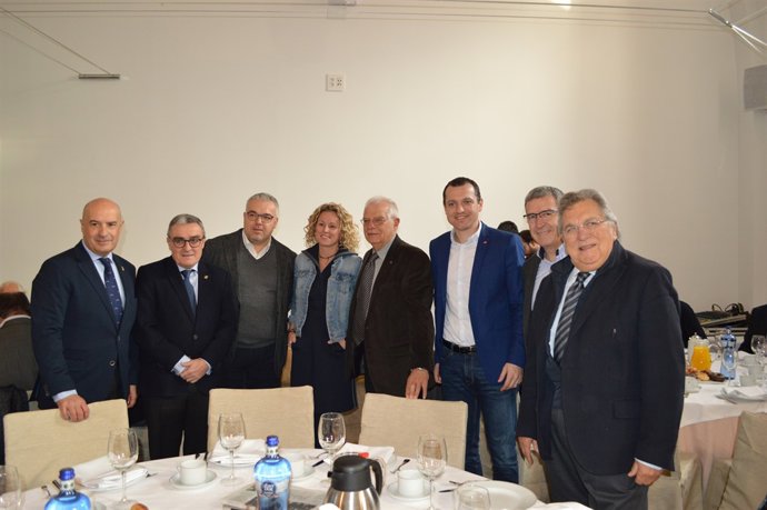 Àngel Ros, Josep Borrell i Òscar Ordeig (PSC) amb empresaris de Lleida