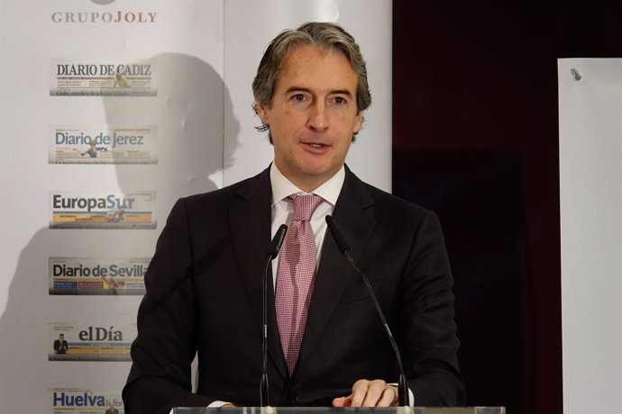 El ministro de Fomento, Íñigo de la Serna, en el Foro Joly en Sevilla