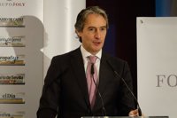 Iñigo de la Serna espera un acuerdo que evite la huelga de vigilantes del aeropuerto de Barajas "y no haya trastornos"