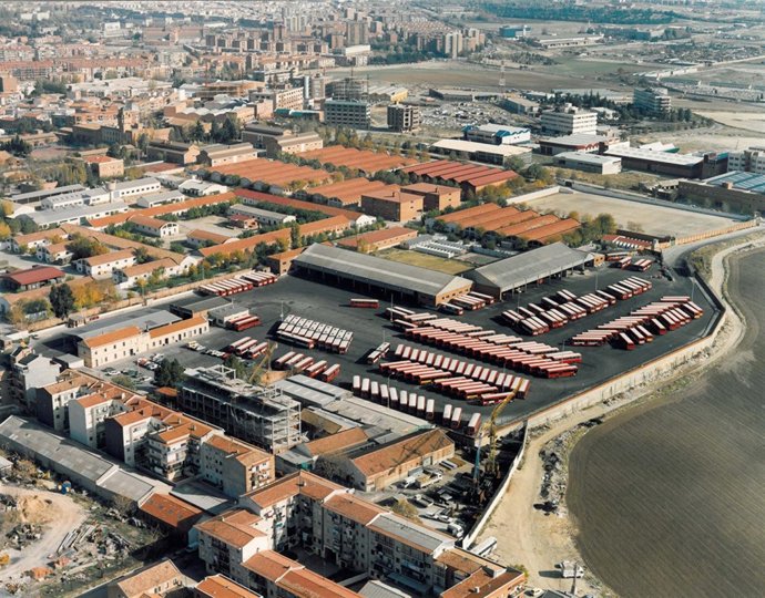 Antiguas cocheras de la EMT en el barrio de Buenavista