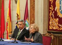 Lenín Moreno alaba a la alcaldesa de Madrid por ser "persona cimera" en la lucha contra la violencia machista