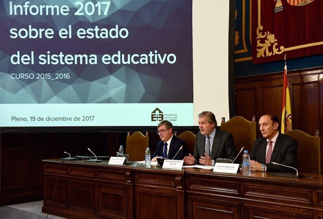 Méndez de Vigo preside el Pleno del Consejo Escolar del Estado