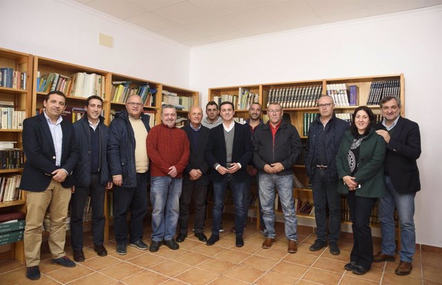 Empresarios se reúnen en Taberno con Diputación para impulsar el turismo.