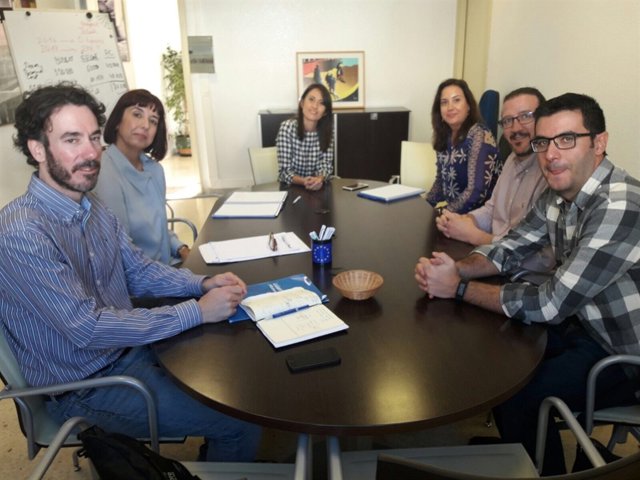 La diputada Carmen Belén López reunida con los coordinadores Guadalinfo.