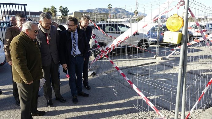Francisco Pomares visita obras en los polígonos 