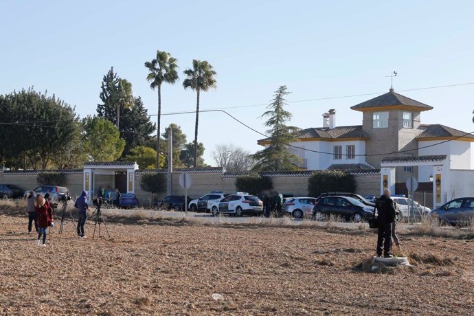 Despliegue policial en la urbanización Las Tinajas.