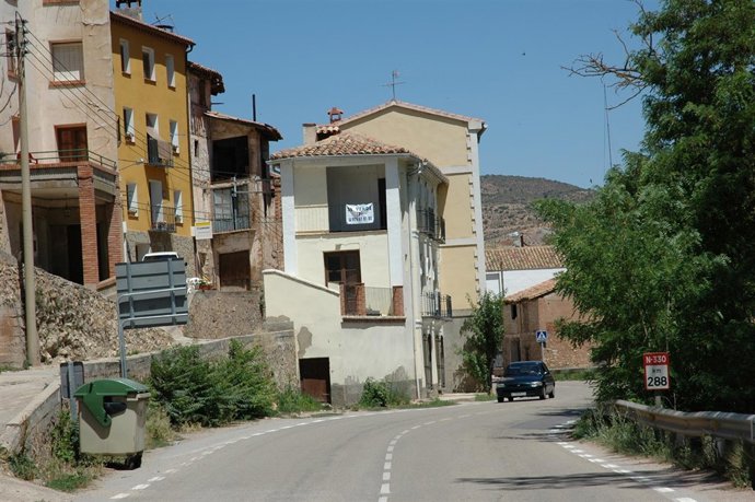 La carretera N-330 a su paso por Villel (Teruel)