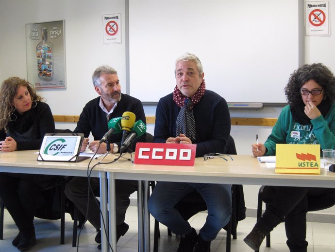 UGT, CSIF, CCOO y Ustea durante la rueda de prensa               