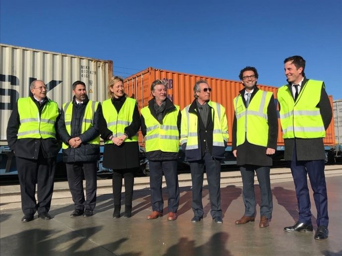 Santisteve y Gastón han asistido a la llegada del primer contenedor desde China