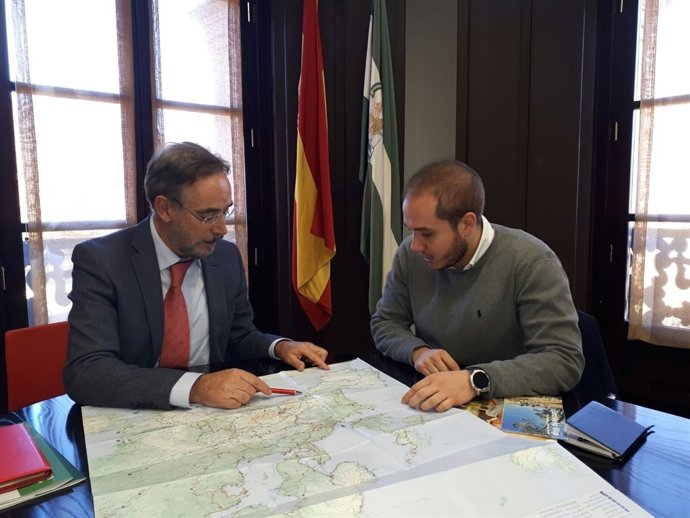 El consejero de Fomento y Vivienda, Felipe López, se reúne con Jesús Freire