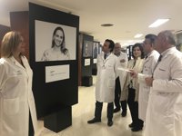 El Hospital Regional de Málaga acoge una exposición con retratos de profesionales sanitarios