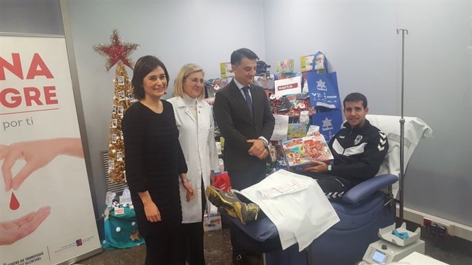 Montón anima  alos valencianos a donar sangre
