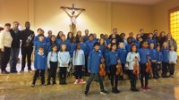 Unos 40 alumnos de Primaria y la Jove Orquestra ofrecen un concierto a los residentes de la Llar d'Ancians de Palma