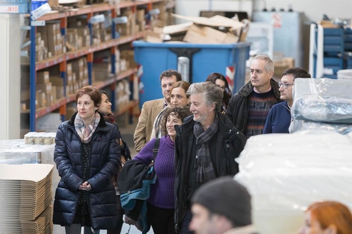 El alcalde en la sede de la Asociación Aragonesa de Empresas de Inserción