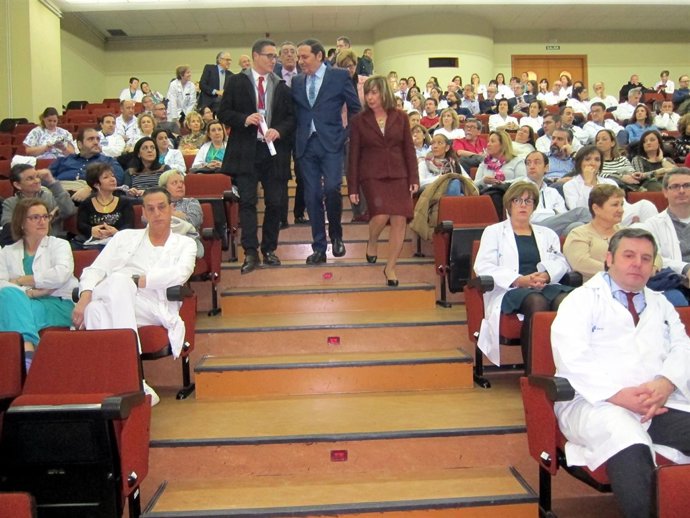   El Consejero A Su Llegada A La Reunión.                           