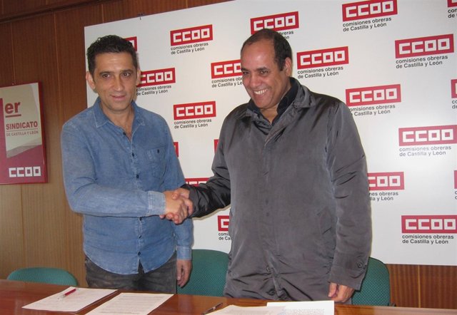 El secretario general de CCOO CyL, junto al delegado saharaui Mohamed Labat
