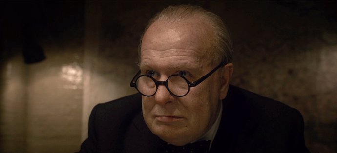 Gary Oldman es Churchill en El instante más oscuro