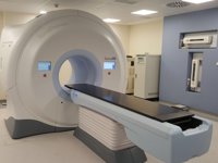 Andalucía cuenta ya con nueve equipos instalados del convenio con Fundación Amancio Ortega para abordar el cáncer