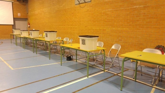 Urnes en un col.legi electoral