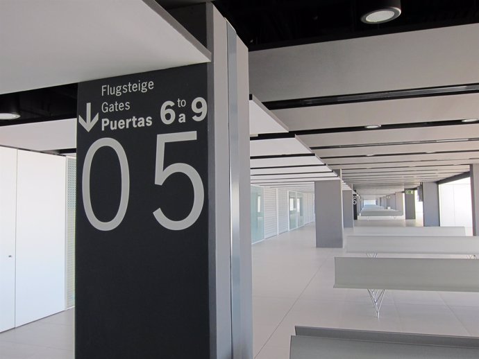 Puerta de embarque del aeropuerto de Corvera