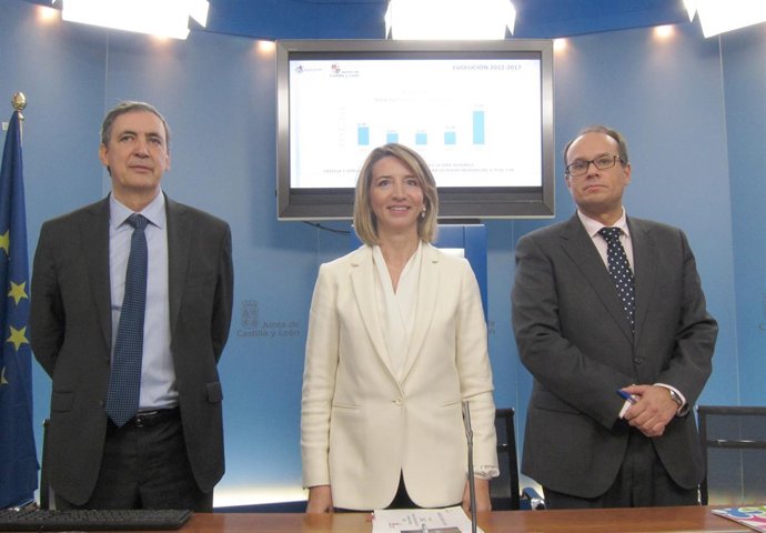 García, Frutos (i) y De Pablos (d) presentan los resultados del Índice DEC