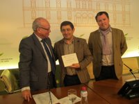 Reconocimiento a la Diputación por su colaboración en la campaña 'Un productor, un litro'