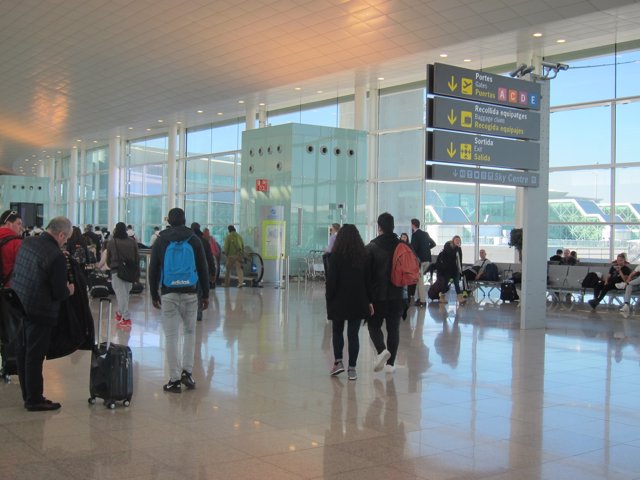 Resultado de imagen de El Aeropuerto de Barcelona operará 13.067 vuelos esta Navidad