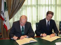 Unicaja Banco respalda un año más la labor de la Agrupación de Cofradías de Málaga con la firma de un nuevo acuerdo