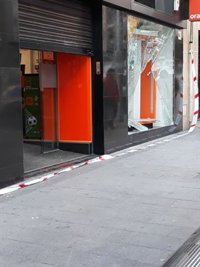 Buscan a cuatro individuos que han alunizado en una tienda de Jaén para robar teléfonos móviles