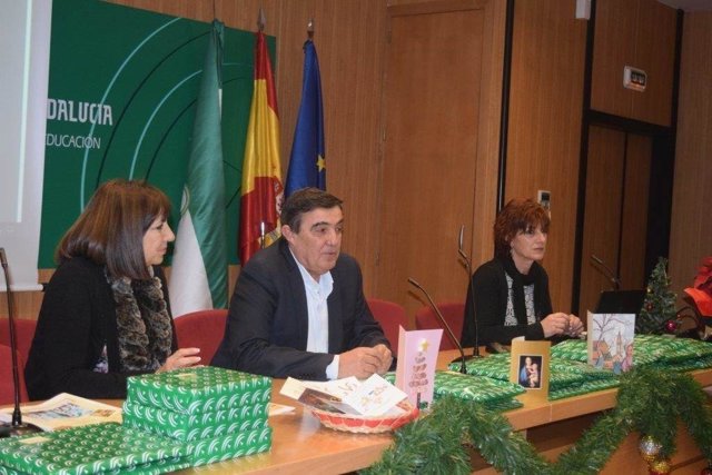 1 Nota Y 2 Fotos Junta (Certamen Navideño Educación)