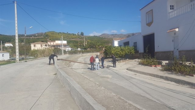 Trabajador herido caída poste luz telefonía trabajo laboral accidente velez