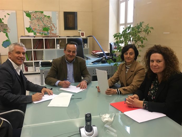 Sarrià con vecinos de Malilla