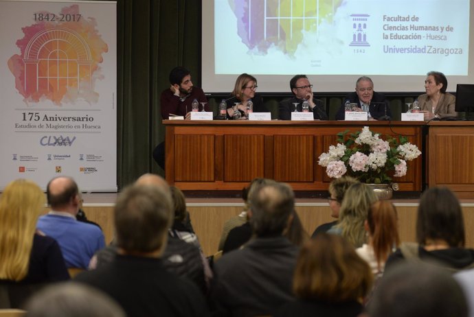 Miguel Gracia ha asistido al acto de aniversario de la Facultad en Huesca