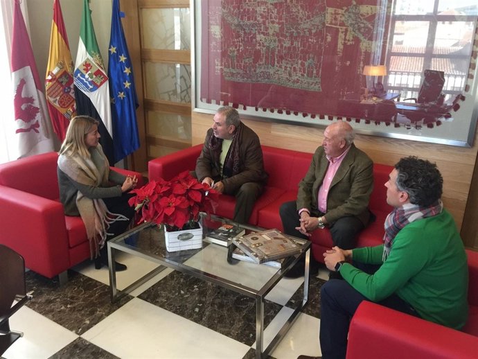 Adjuntamos Nota De Prensa Y Fotografías