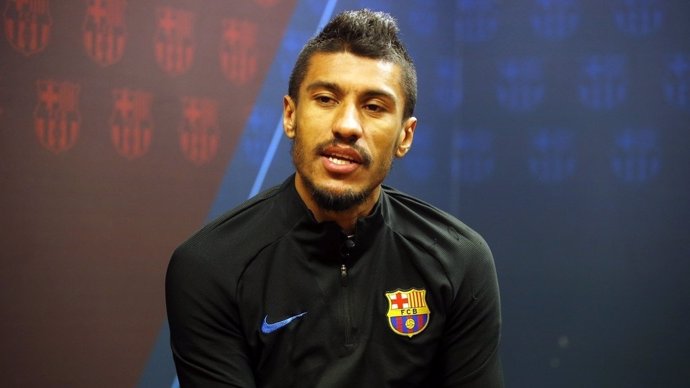 El centrocampista del FC Barcelona Paulinho