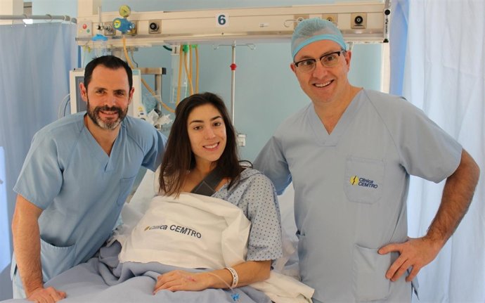 La gimnasta española Sandra Aguilar después de ser intervenida